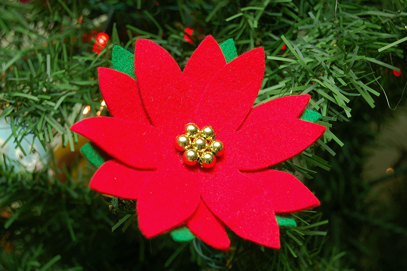 How to Make an Easy Felt Poinsettia Christmas Ornament