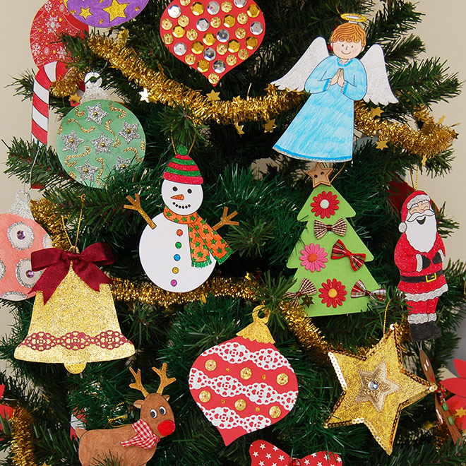 Festive Tree Ornaments for Kids to Decorate in Arts and Crafts Activities Baker Ross AT542 Heart Bead Decoration Kits Pack of 5