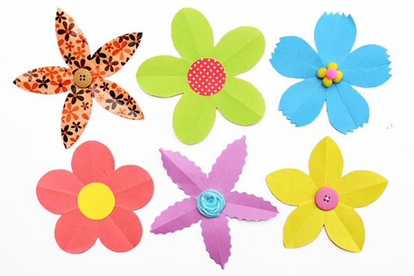 Folding Paper Flowers (5 Petals) craft