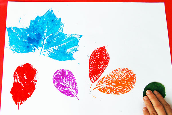 https://www.firstpalette.com/images/craft-steps/leafprints-step6.jpg