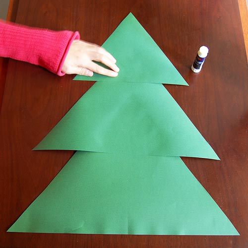 How to make a fun 3D paper Christmas tree craft with construction paper -  Twitchetts