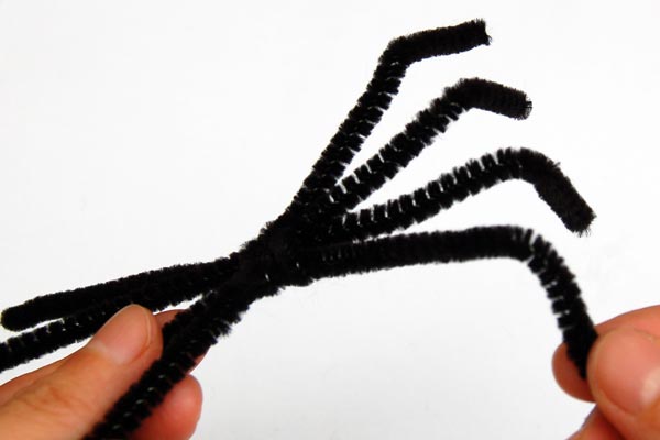 How to Make a Spider Out of Pipe Cleaners