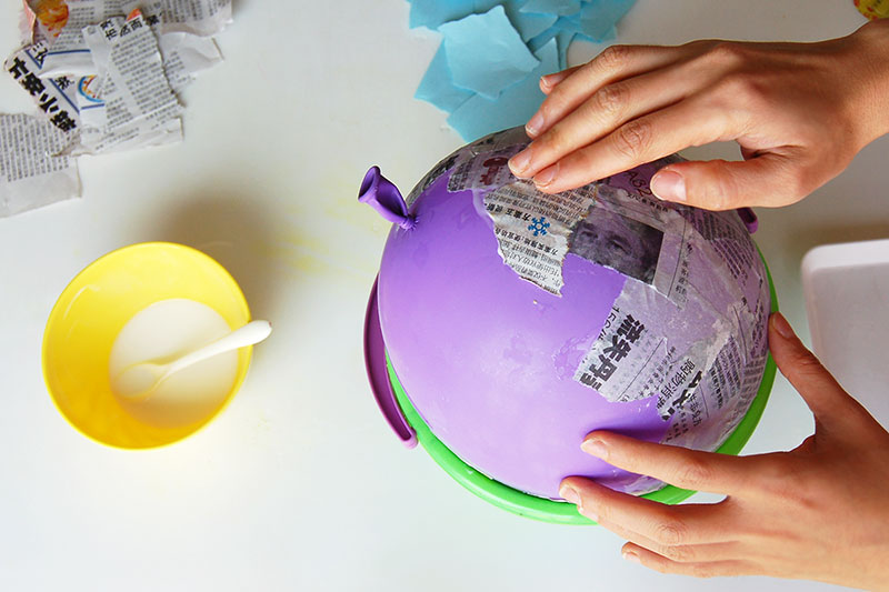 DIY paper mache balloon with PVA Glue and fabric decoupage 