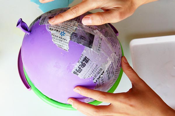 DIY paper mache balloon with PVA Glue and fabric decoupage 